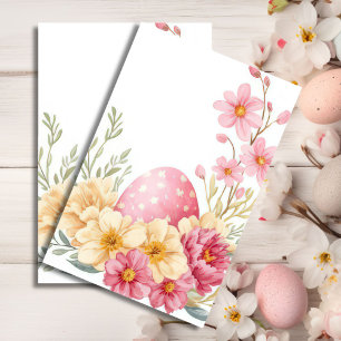 Kleurrijke waterverf paaseieren en bloemen tissuepapier