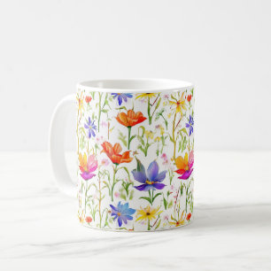 Kleurrijke wilde bloemen in een veld koffiemok