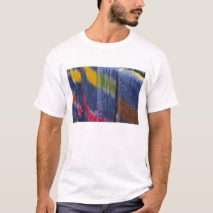 Kleurrijke zijde draden, Mandalay, Myanmar T-shirt