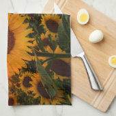 Kleurrijke zonnebloemen in een veld theedoek (Quarter Fold)