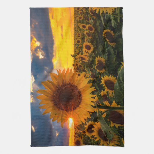 Kleurrijke zonnebloemen in een veld theedoek (Verticaal)