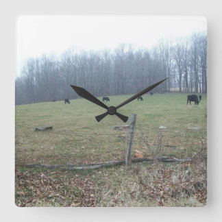 Klok met bergen en koeien