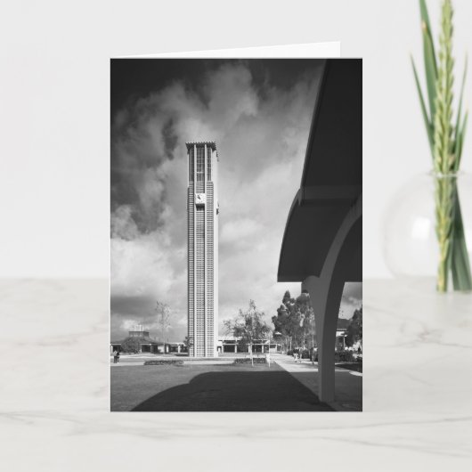 Klokketoren met de Bogen bij het Gebouw van de Kaart (Voorkant)