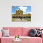 Klooster in Izamal, Yucatán / Mexico Canvas Afdruk (Insitu (Woonkamer))