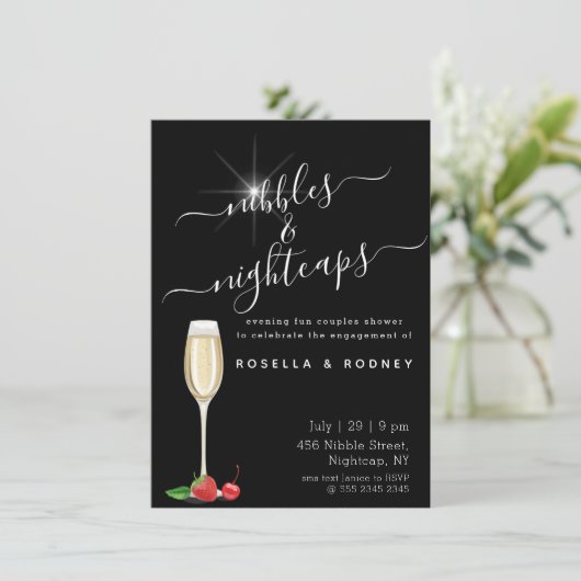 Knabbelen en Nightcaps 🌙 Koppels Douchen Kaart (Staand voorkant)