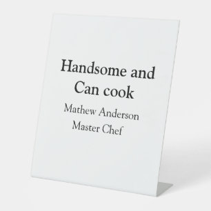 Knap en kan koken en naam toevoegen master chef da reclamebord met voetstuk