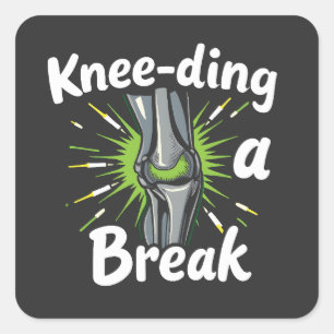 Knie-ding een breuk grappige knie vervanging vierkante sticker