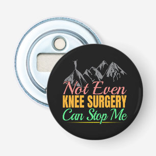 Knieoperatie Wandelquote - Bergbeklimmer Button Flesopener