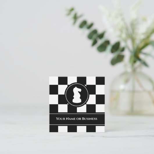 Knight Bold Black en White Chessboard Vierkante Visitekaartje (Staand voorkant)