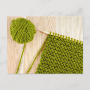 Knitting met groene wol briefkaart