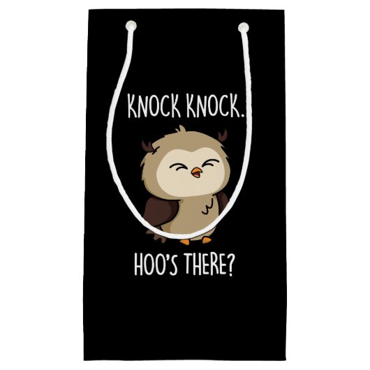 Knock Knock Hoos Daar Funny Owl Pun Dark BG Klein Cadeauzakje (Voorkant)