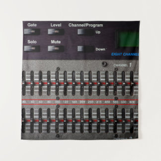 Knoppen op een geluidsmixer in een opnamestudio. wandkleed