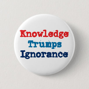 Knowledge Trumps Ignorance - Anti-President Trump Ronde Button 5,7 Cm
