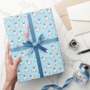 Knuffel konijn gezicht patroon op lichtblauw cadeaupapier