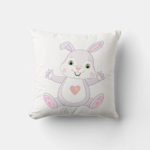 Knuffelachtige baby konijn op witte kussenhoes kussen