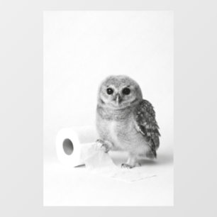 Knuffelende Baby Uil met Toiletpapier Minimalistis Raamsticker