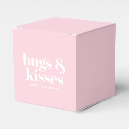 Knuffels & Kisses roze wit moderne typografie op m Bedankdoosjes (Voorkant Zijde)