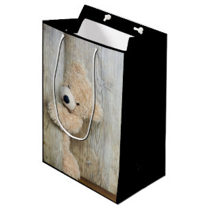 Knuffige Gevulde Beer Rustieke Houten Muur Medium Cadeauzakje