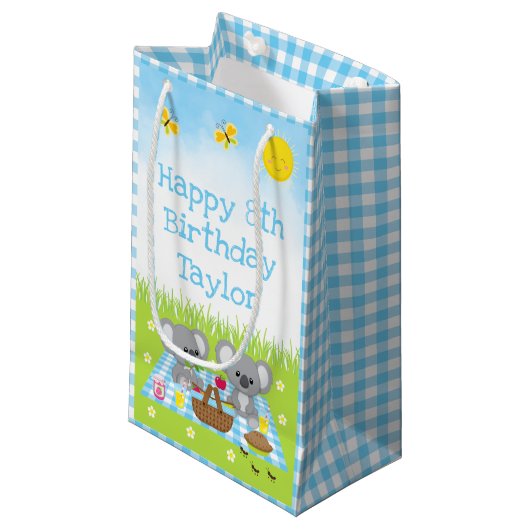 Koala Beren Picnic Blue Gingham Happy Birthday Klein Cadeauzakje (Voorkant Gekanteld)