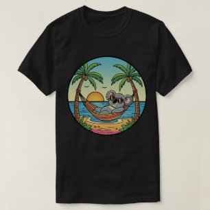 Koala die ontspant op een hangmat op het strand - t-shirt