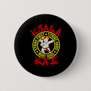 Koala Kai Grappige Karate Ninja Dojo Koala Knuffel Ronde Button 5,7 Cm