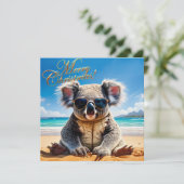 Koala op een zandstrand Vrolijk kerstfeest Feestdagenkaart (Staand voorkant)