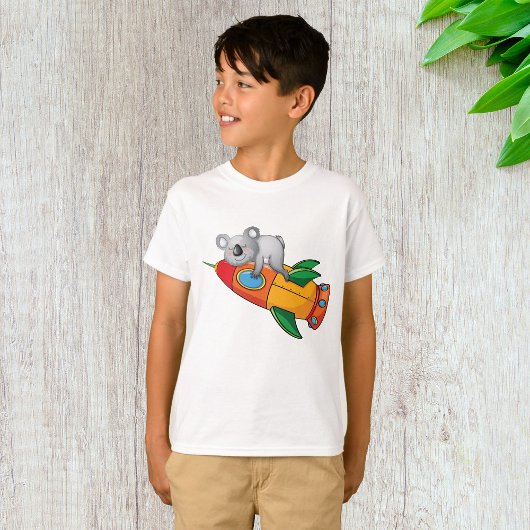 Koala slapen op kleurrijke raket t-shirt