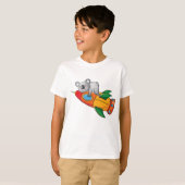 Koala slapen op kleurrijke raket t-shirt (Voorkant volledig)