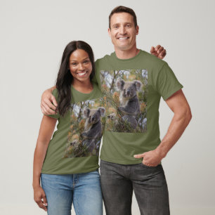 Koala's Haven: Genesteld in een Grevillea Tree T-shirt