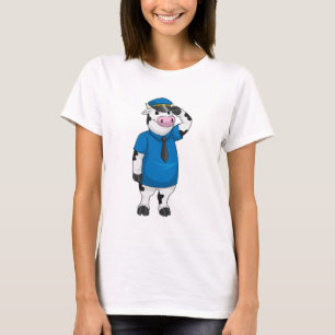 Koe als politieagent met pet van politie t-shirt