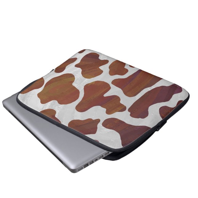 Koe Brown and White Print Laptop Sleeve (Voorkant onderkant)