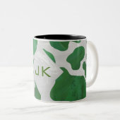 Koe Groen en Wit Monogram Tweekleurige Koffiemok (Voorkant rechts)