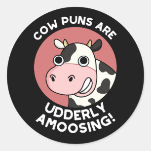 Koe Puns Udderly Amoosing Funny Animal Pun Dark BG Ronde Sticker
