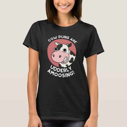 Koe Puns Udderly Amoosing Funny Animal Pun Dark BG T-shirt (Voorkant)