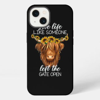 Koe van het land Heifer Highland met zonnebloemen iPhone 13 Hoesje