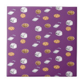 Koekjes en melk op paarse tegeltje (Voorkant)