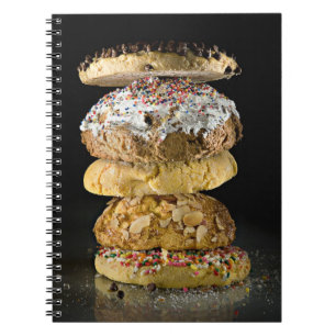 Koekjes in een stapel notitieboek