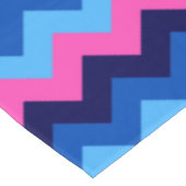 Koel Blauw Roze Chevron Patroon Medium Tafelkleed (Gekanteld)