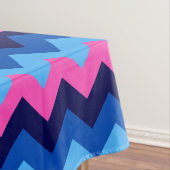 Koel Blauw Roze Chevron Patroon Medium Tafelkleed (Voorbeeld)