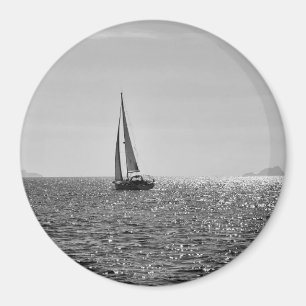 Koel moderne foto van zeilboot in de zomer magneet