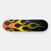 Koel rode gele vuurontvlammen op zwart skateboard (Horizontaal)