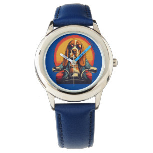 Koele basset hound biker in de zonsondergang horloge
