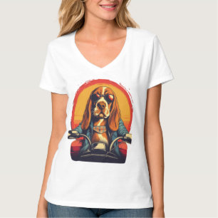 Koele basset hound biker in de zonsondergang t-shirt
