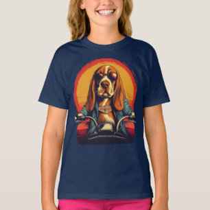 Koele basset hound biker in de zonsondergang t-shirt