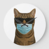 Koele kat met tinten en masker grote klok (Voorkant)