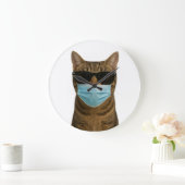 Koele kat met tinten en masker grote klok (Huis)