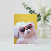 Koelteddybeer met schouderglas briefkaart (Staand voorkant)