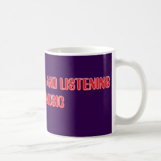 Koffie drinken en naar 80s muziek luisteren koffiemok