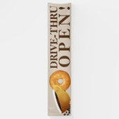 Koffie en bagel rijden door spandoek (Verticaal)