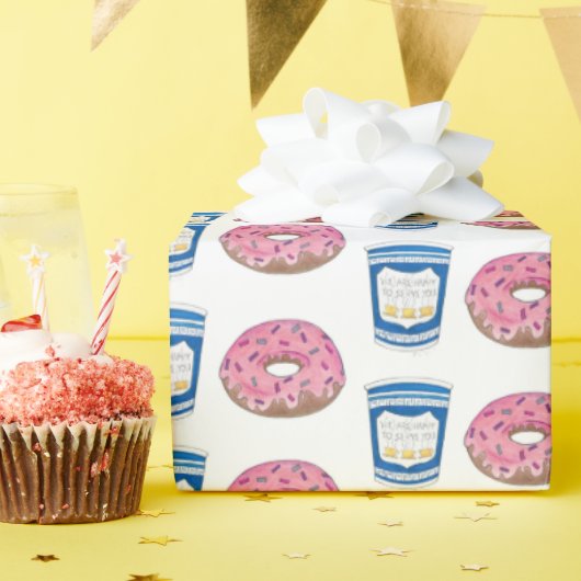 Koffie en donuts Roze, gebrand op Doughnut Breakfa Cadeaupapier (Verjaardagsfeest)
